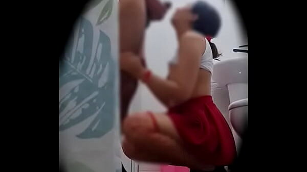 Fiesta Después: Sorprendida en el Baño