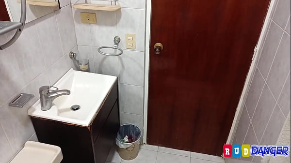 Teens Prohibidas: Hermanastras con Culos Enormes y Casero Lujurioso Teens Prohibidas: Hermanastras con Culos Enormes y Casero Lujurioso