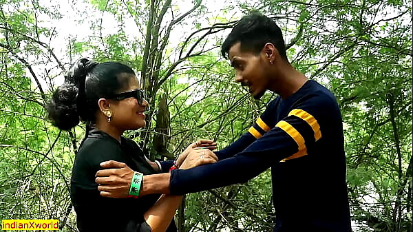 Outdoor Romance With Indian Desi Bhabhi